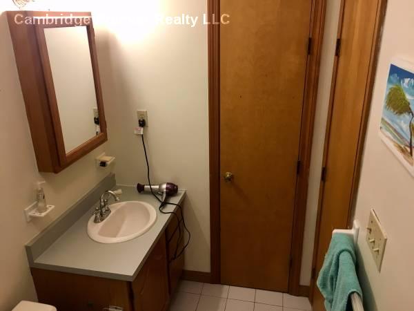 154 Cedar St, Powder House Square