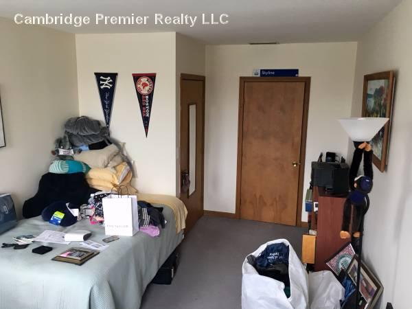 154 Cedar St, Powder House Square