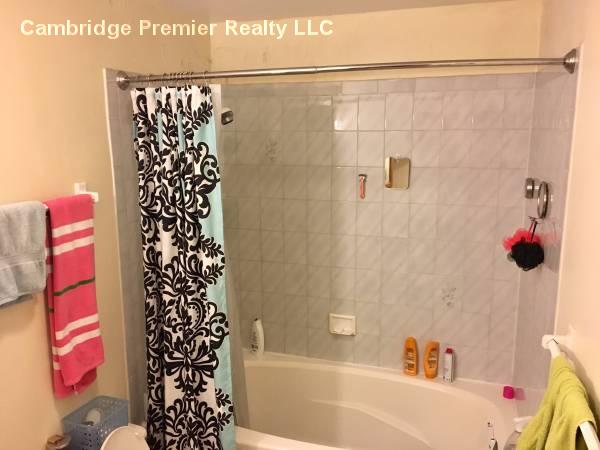 154 Cedar St, Powder House Square