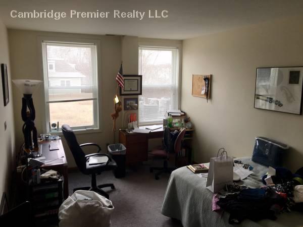 154 Cedar St, Powder House Square