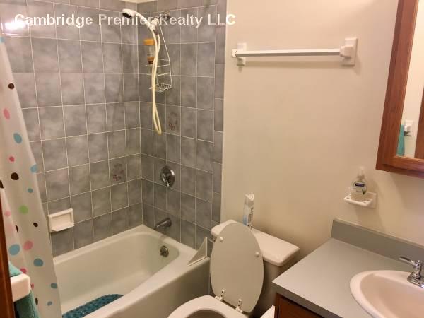 154 Cedar St, Powder House Square