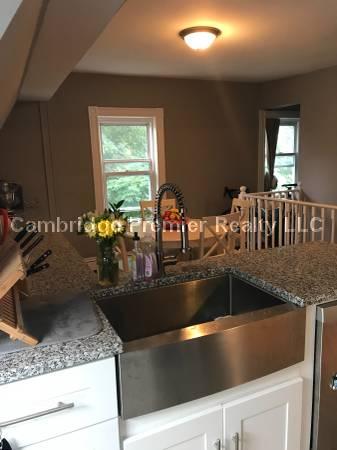 100 Bristol Rd, Medford