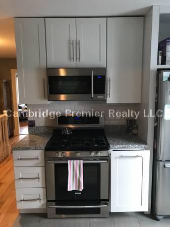 100 Bristol Rd, Medford