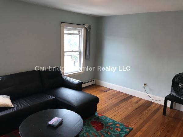 100 Bristol Rd, Medford