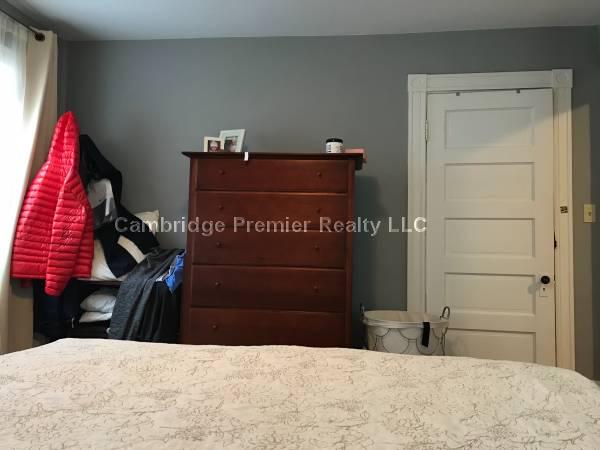 100 Bristol Rd, Medford