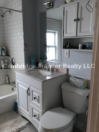 100 Bristol Rd, Medford