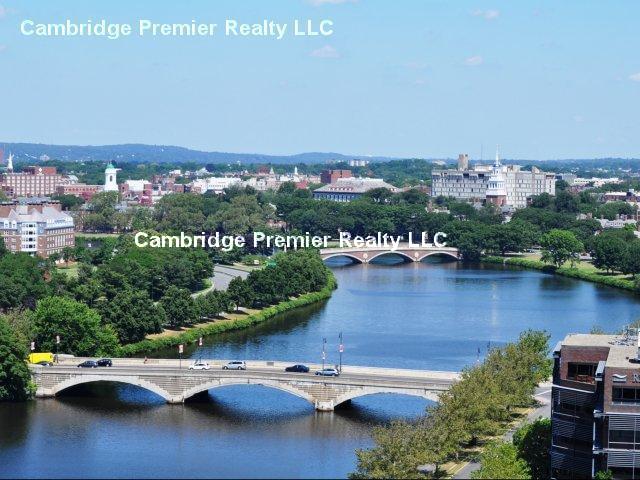 812 Memorial Dr, Central Square