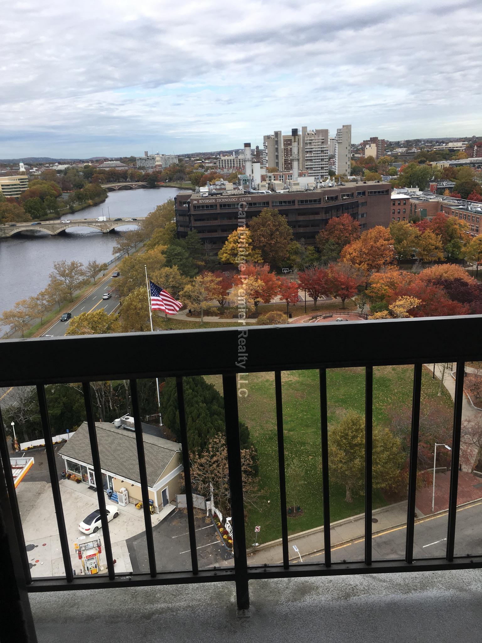 812 Memorial Dr, Central Square