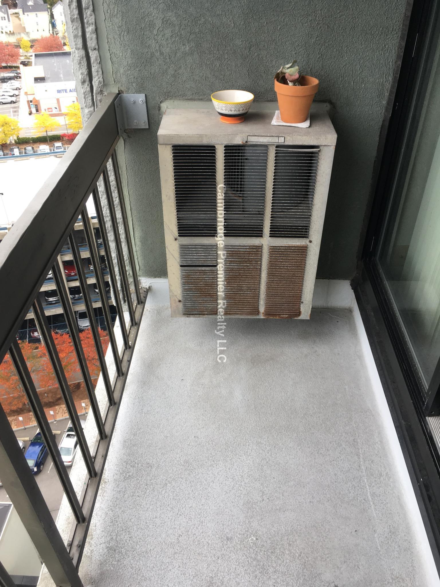 812 Memorial Dr, Central Square