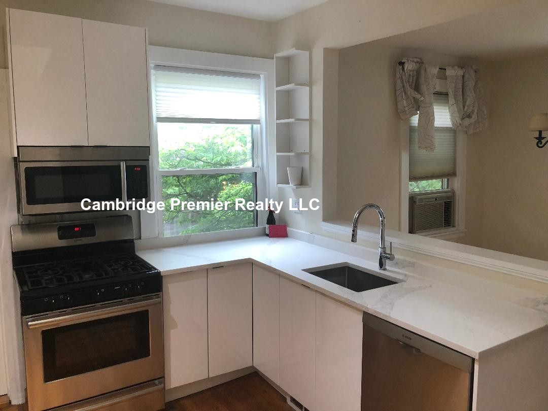 23 Surrey St, Cambridgeport