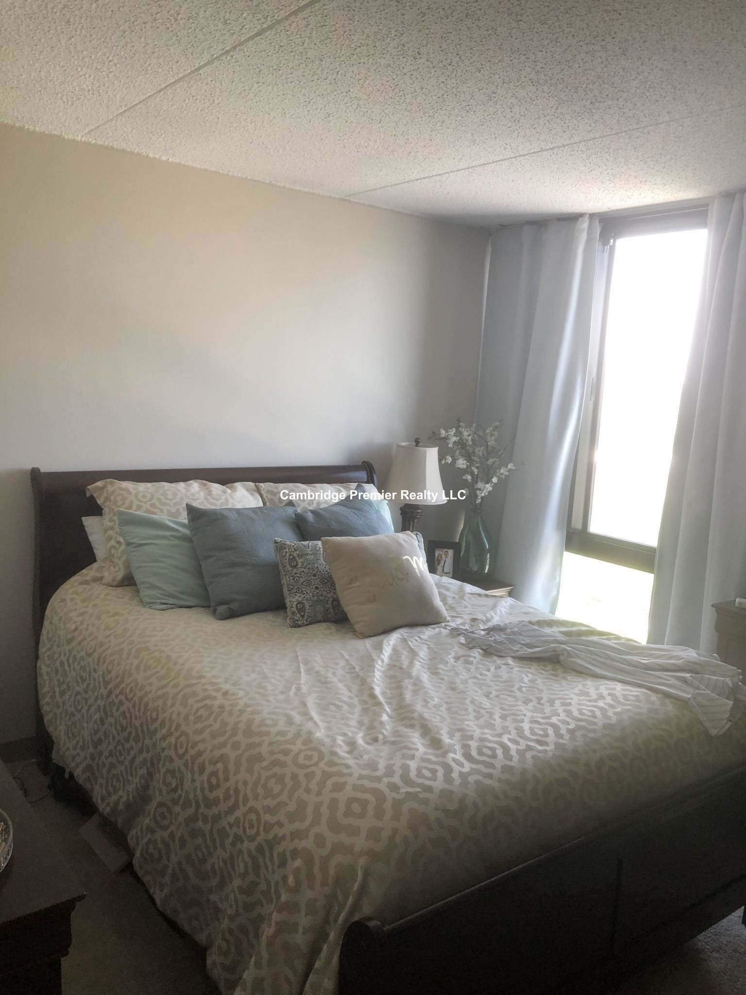 812 Memorial Dr, Central Square