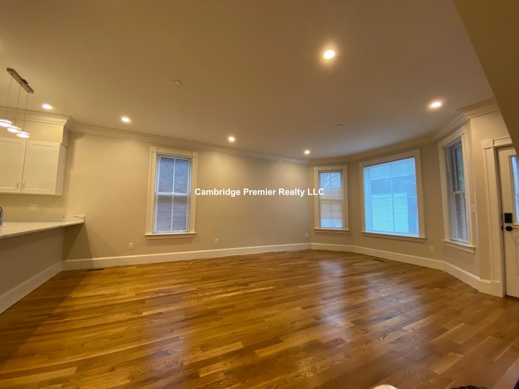 472 Green St, Riverside