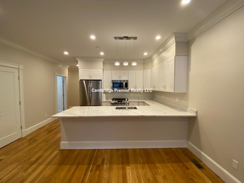 472 Green St, Riverside