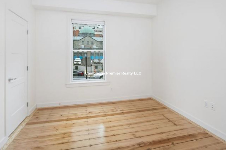 22 Magazine St, Cambridgeport