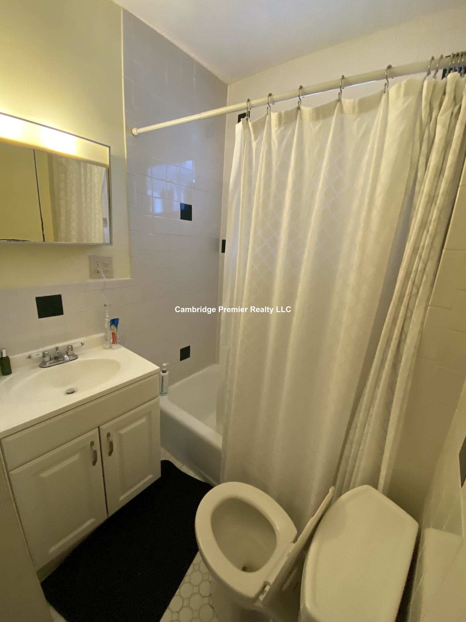 17 Cleveland St, Porter Square