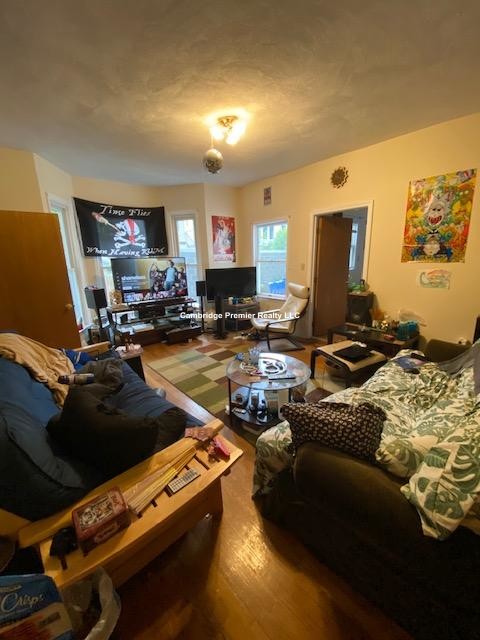 15 Pleasant Pl, Central Square