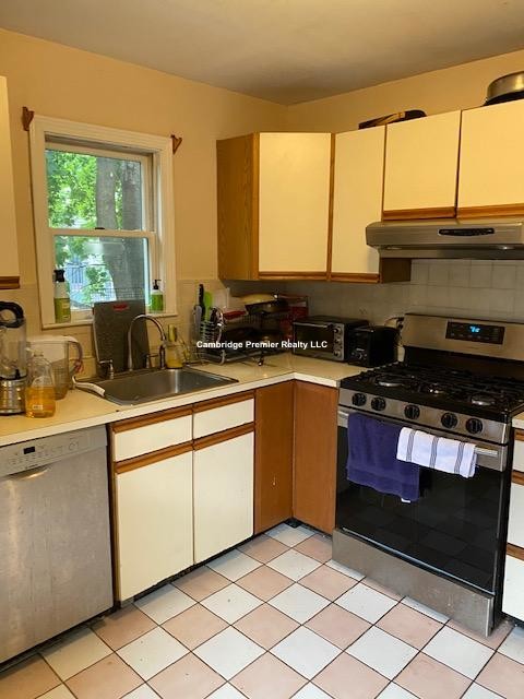 15 Pleasant Pl, Central Square