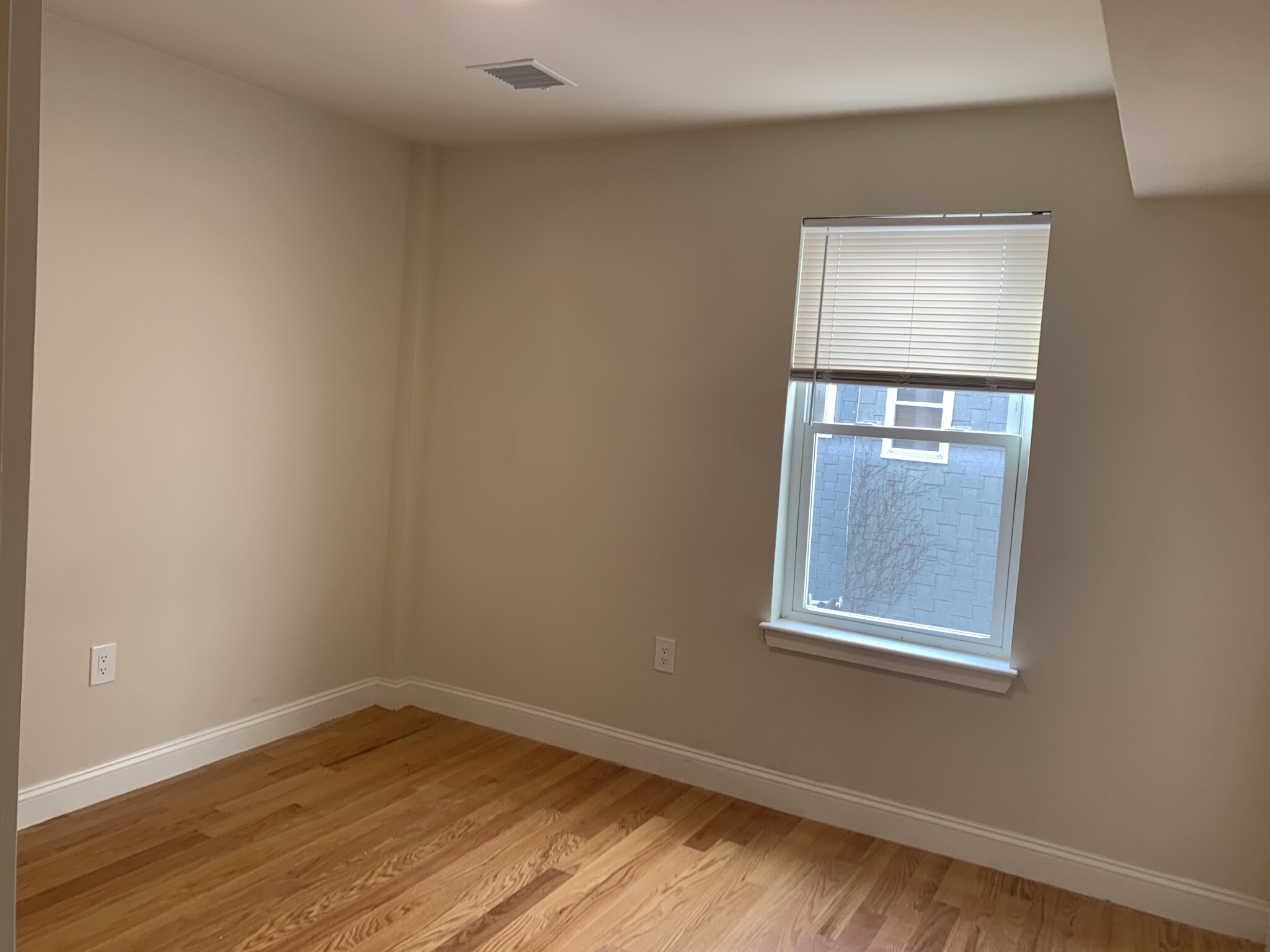 9 8th St, East Cambridge