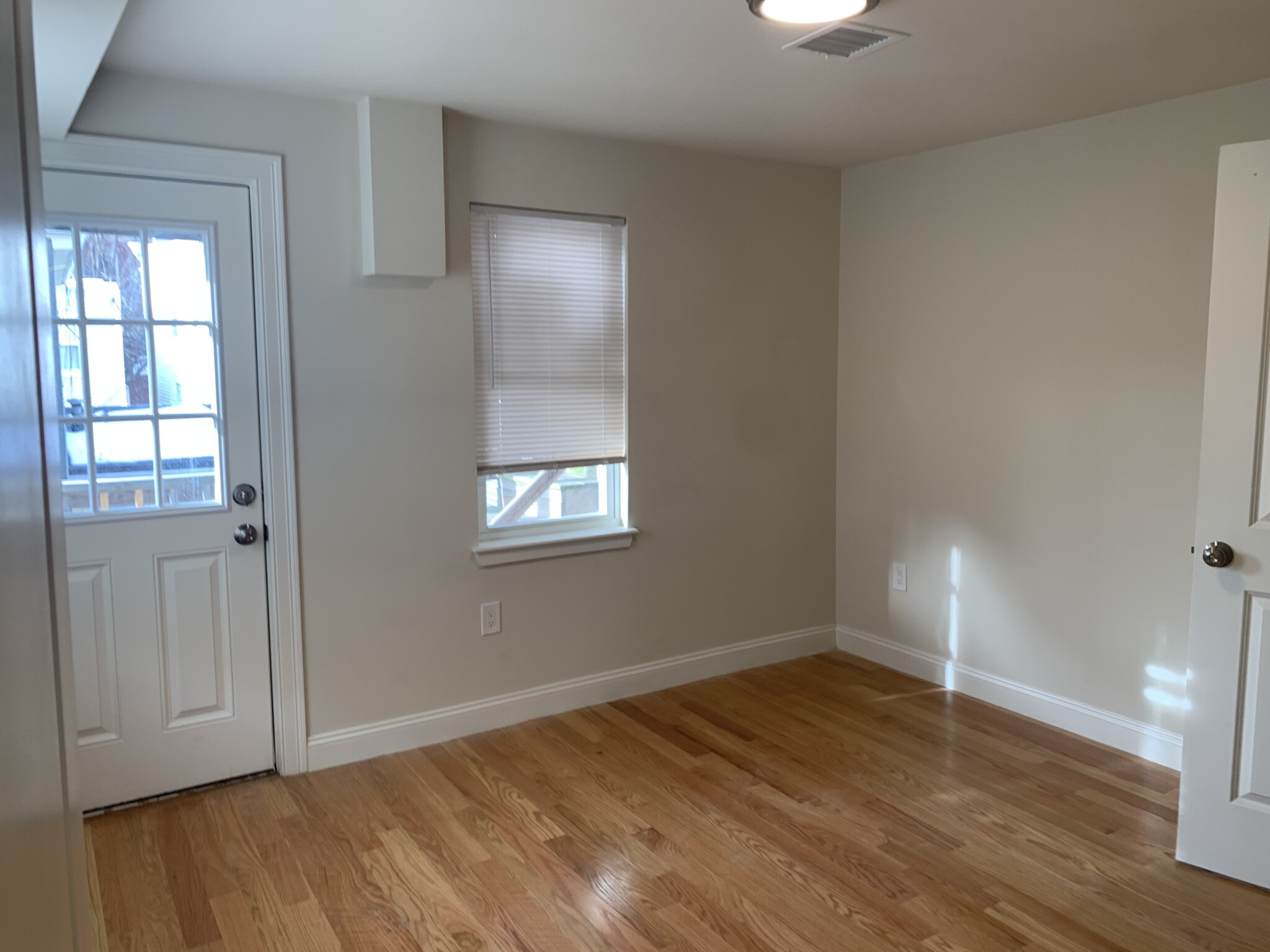 9 8th St, East Cambridge