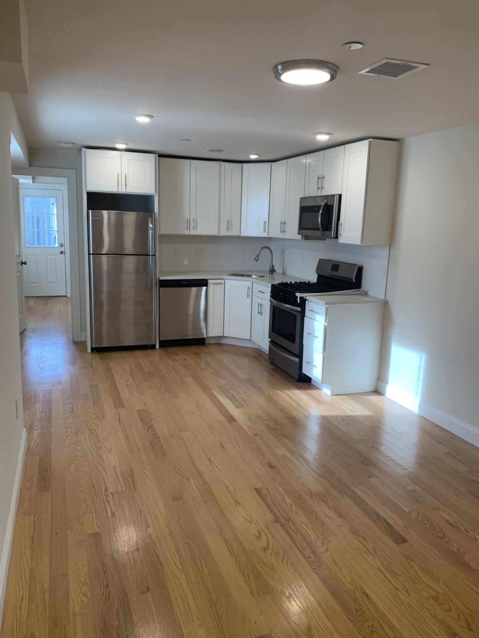 9 8th St, East Cambridge