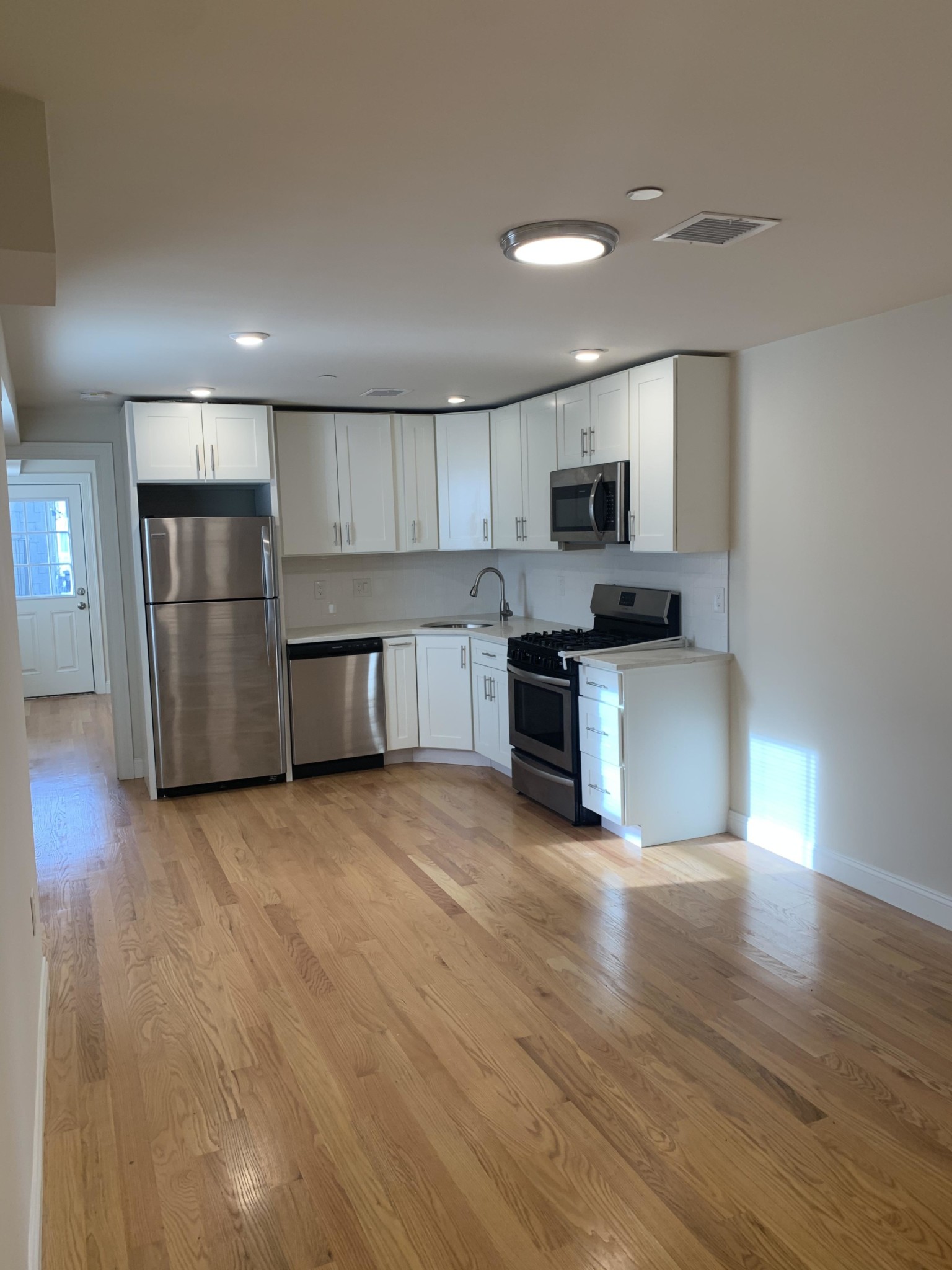 9 8th St, East Cambridge