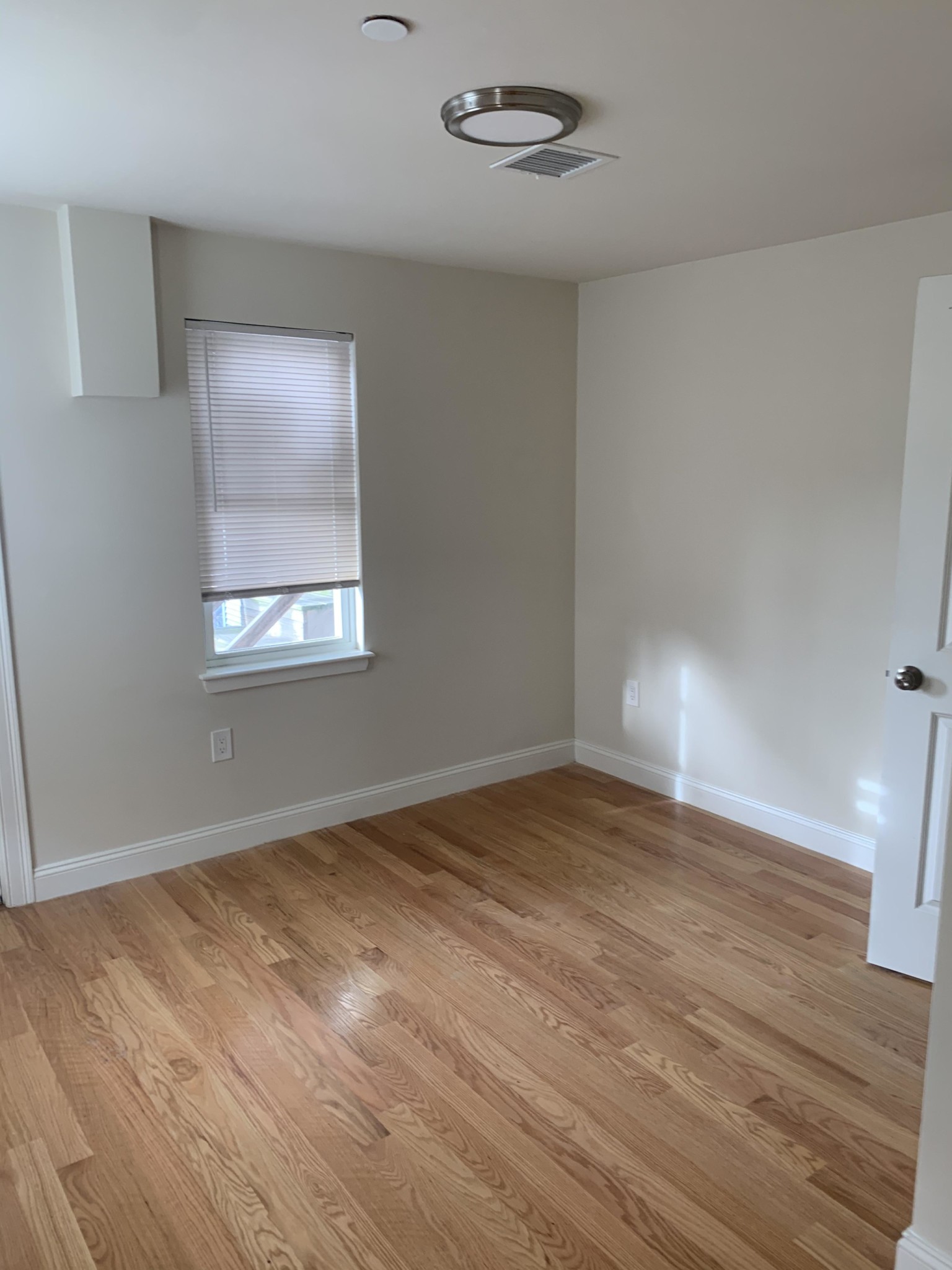 9 8th St, East Cambridge