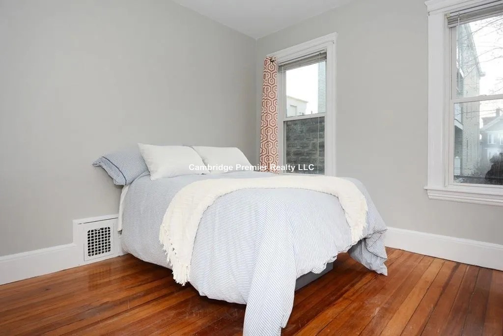 Photos of apartment on Waldo Ave.,Somerville MA 02143