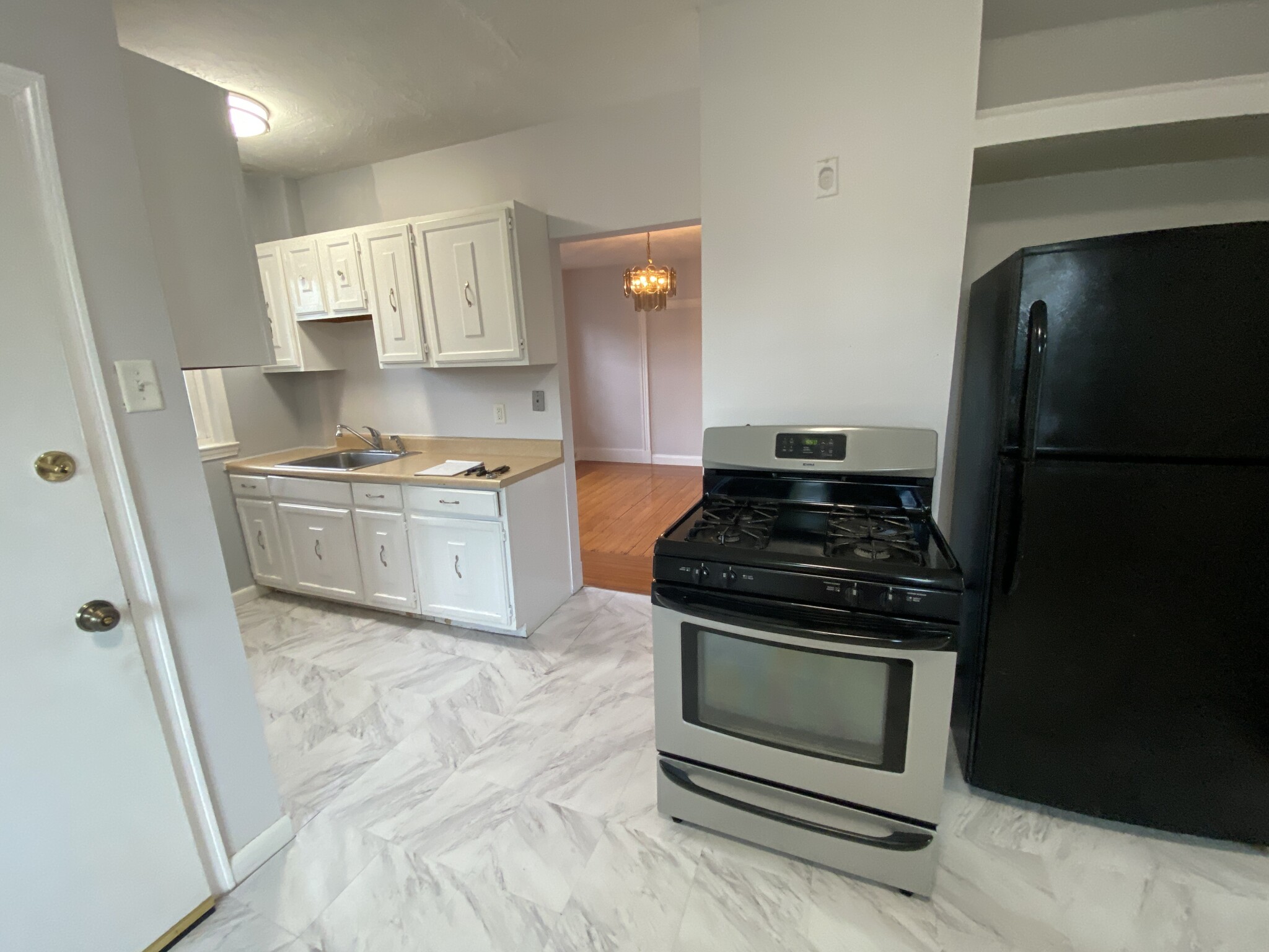 3 bed, 1 bath apartment for rent at 33 Everett Ave Unit 2, East Somerville — photo 7 of 17
