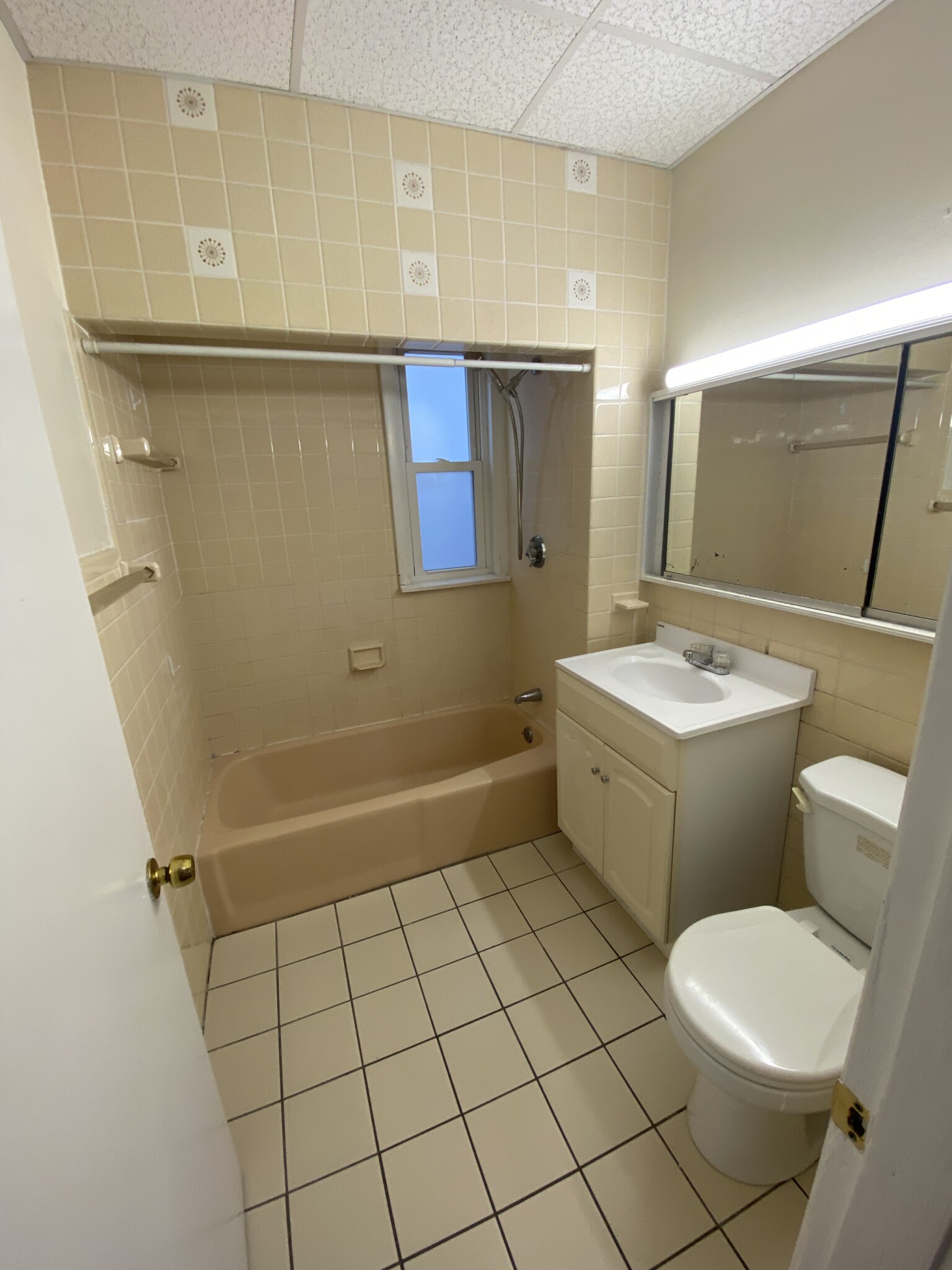 3 bed, 1 bath apartment for rent at 33 Everett Ave Unit 2, East Somerville — photo 14 of 17