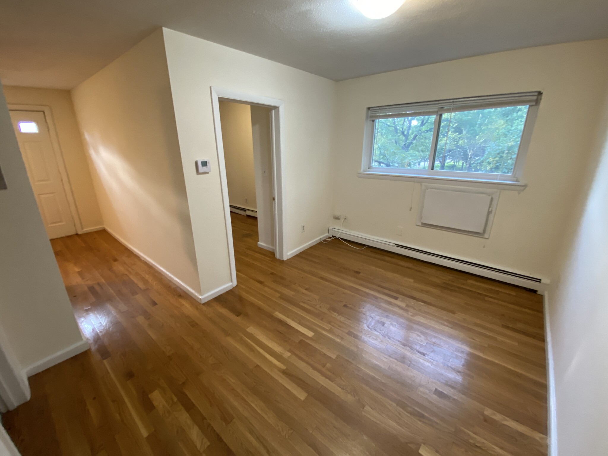 19 Pine St. - 2,595USD / month