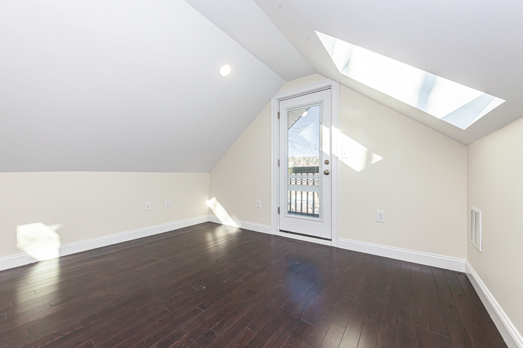 48 Caldwell Rd, West End