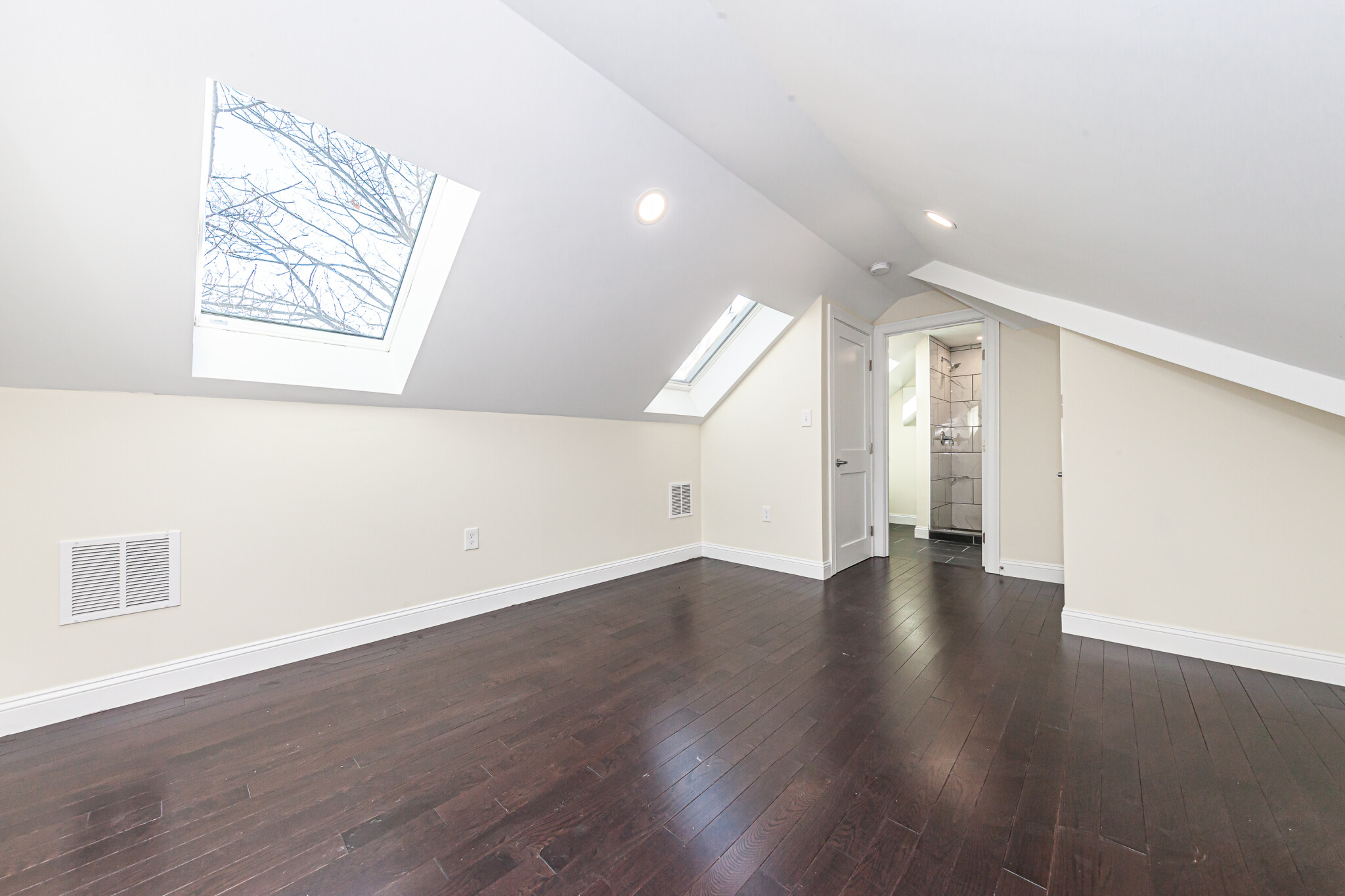 48 Caldwell Rd, West End