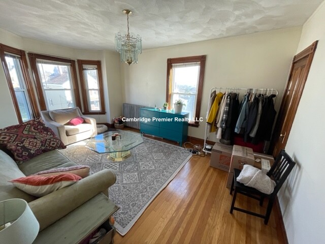 48 Putnam St, Prospect Hill