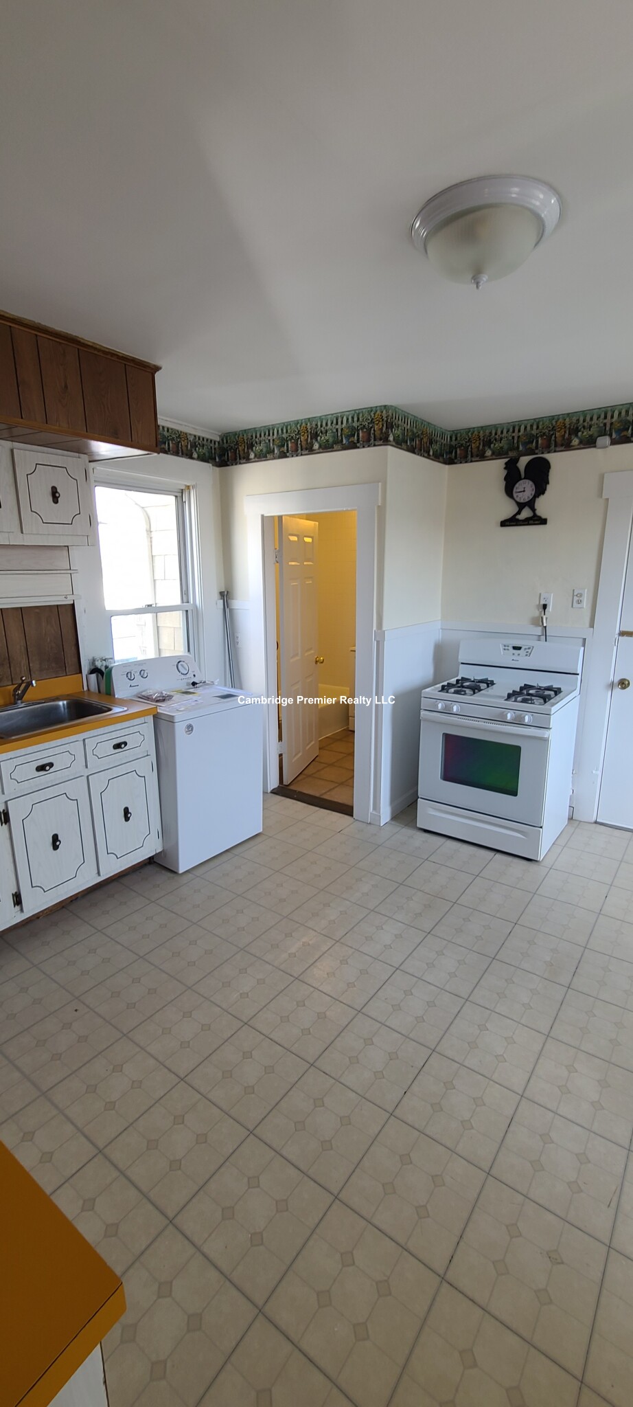 543 Broadway, Magoun Square