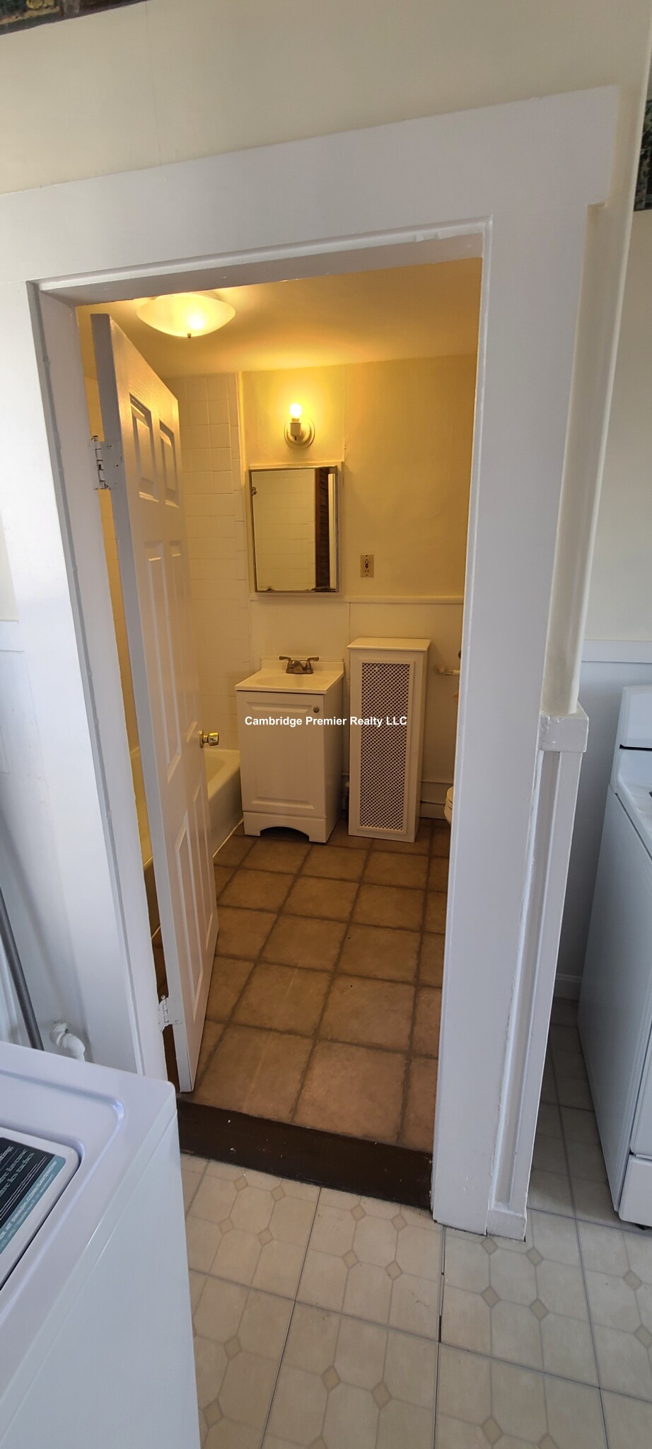 543 Broadway, Magoun Square