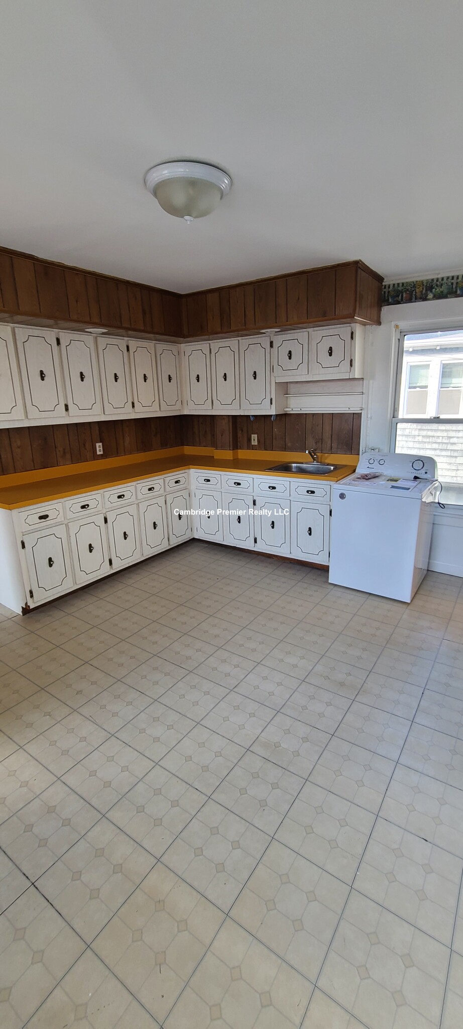 543 Broadway, Magoun Square