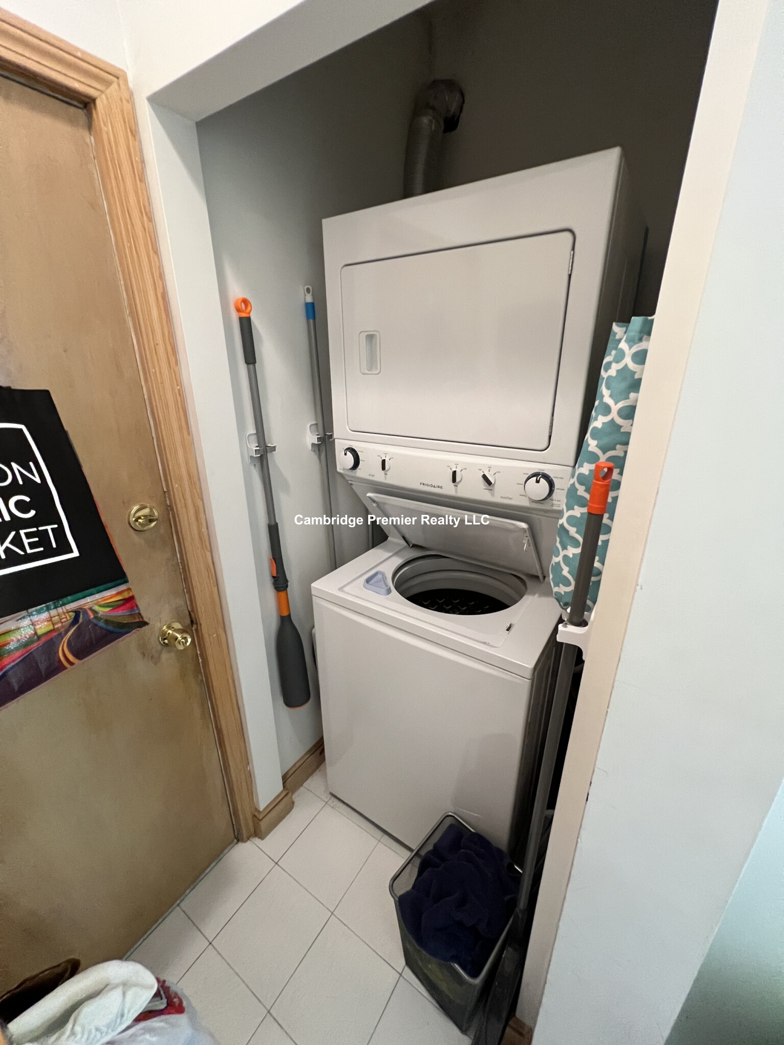 82 Park Ave, Strawberry Hill