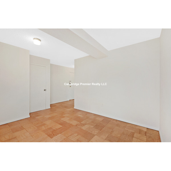 287 Harvard St, Mid-Cambridge