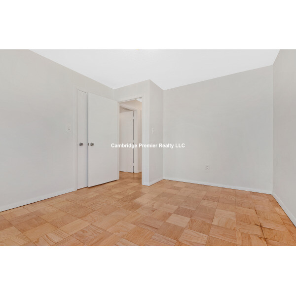 287 Harvard St, Mid-Cambridge