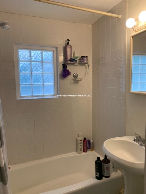 240 Charles St, East Cambridge