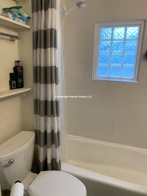 240 Charles St, East Cambridge