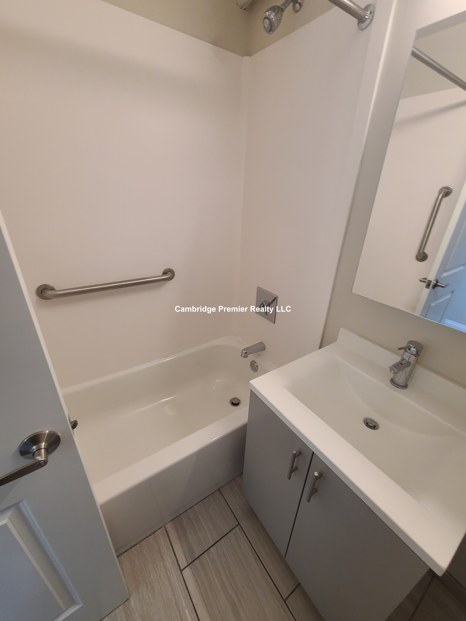 812 Memorial Dr, Central Square