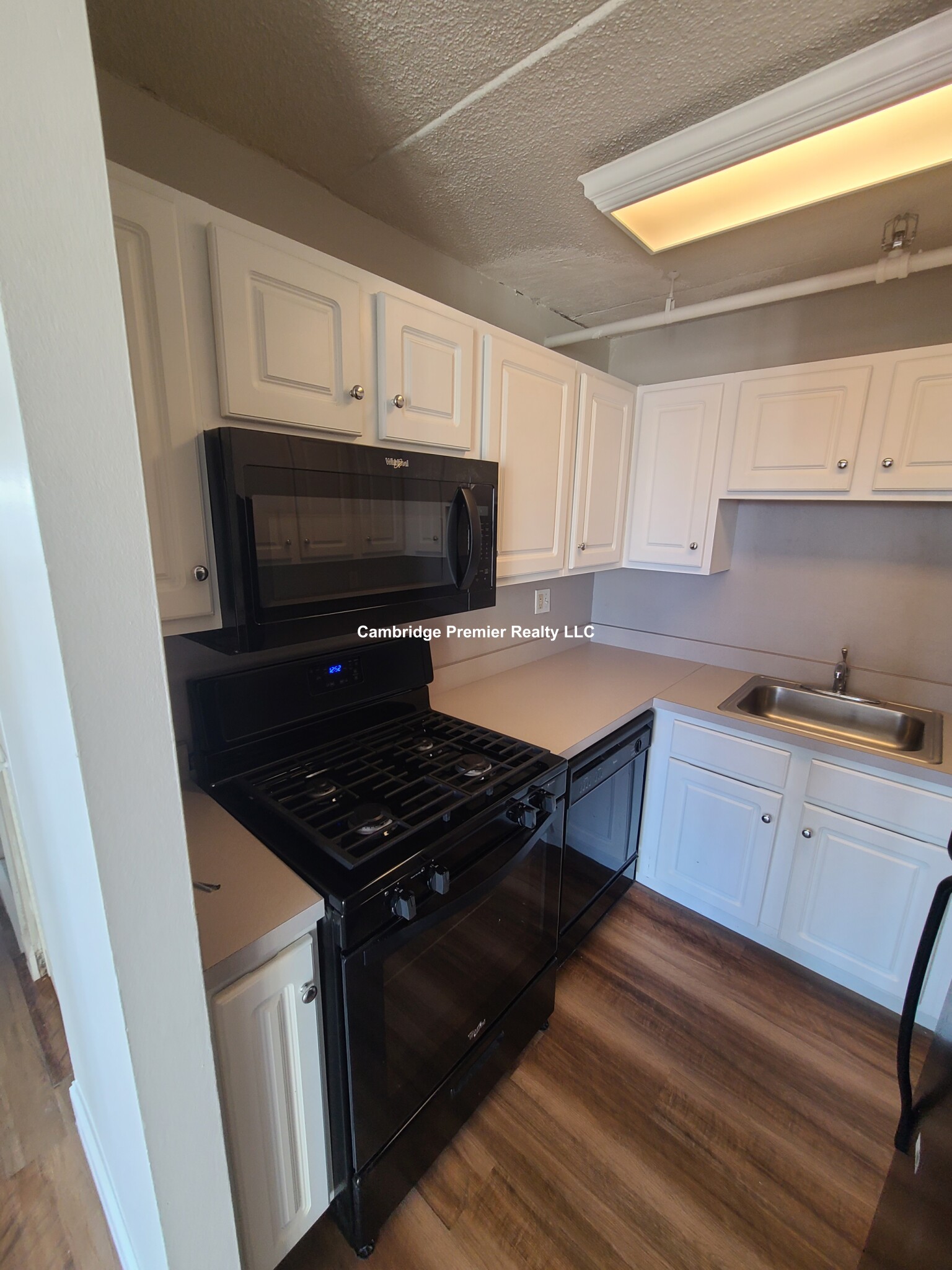 812 Memorial Dr, Central Square