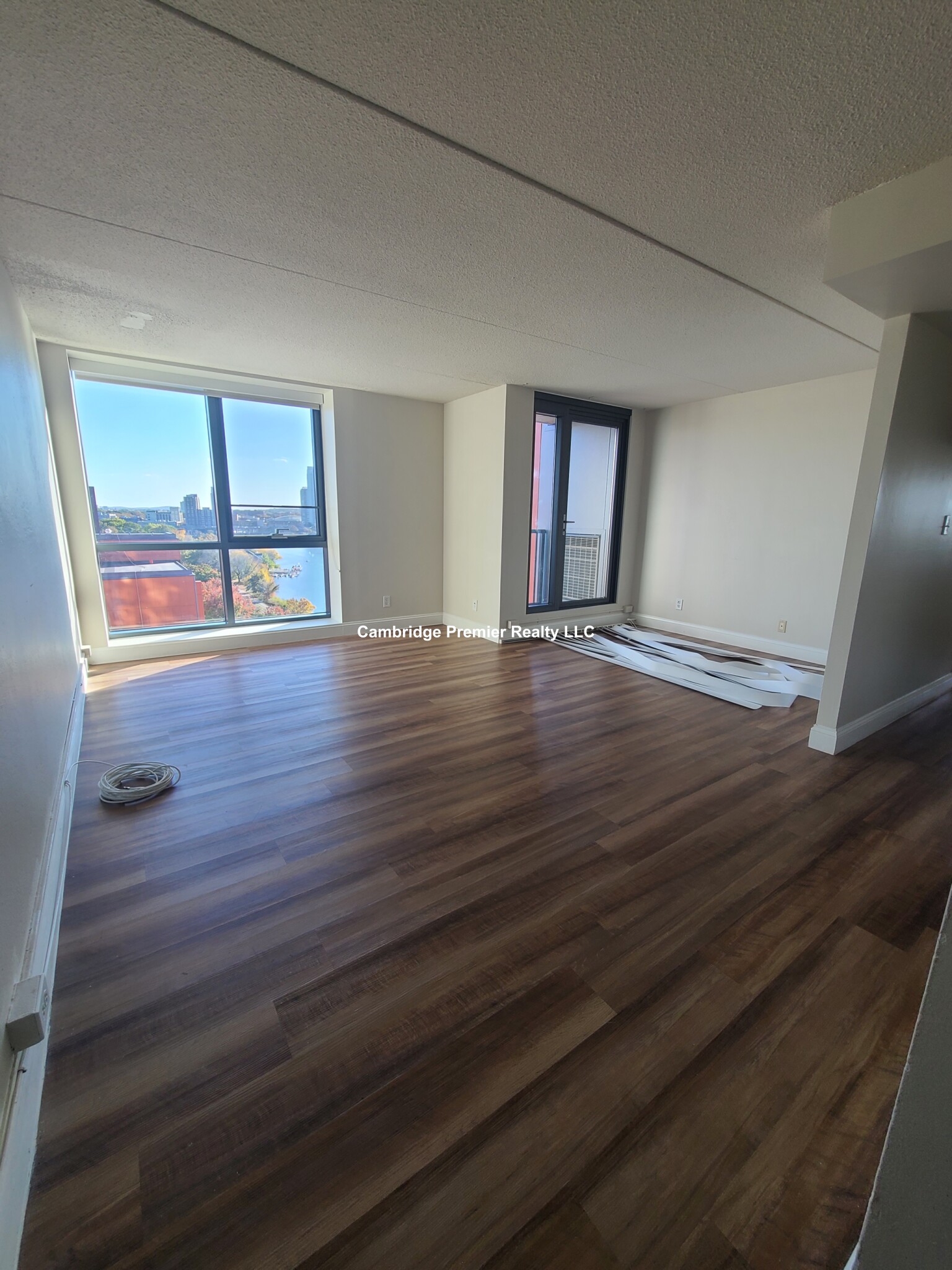 812 Memorial Dr, Central Square