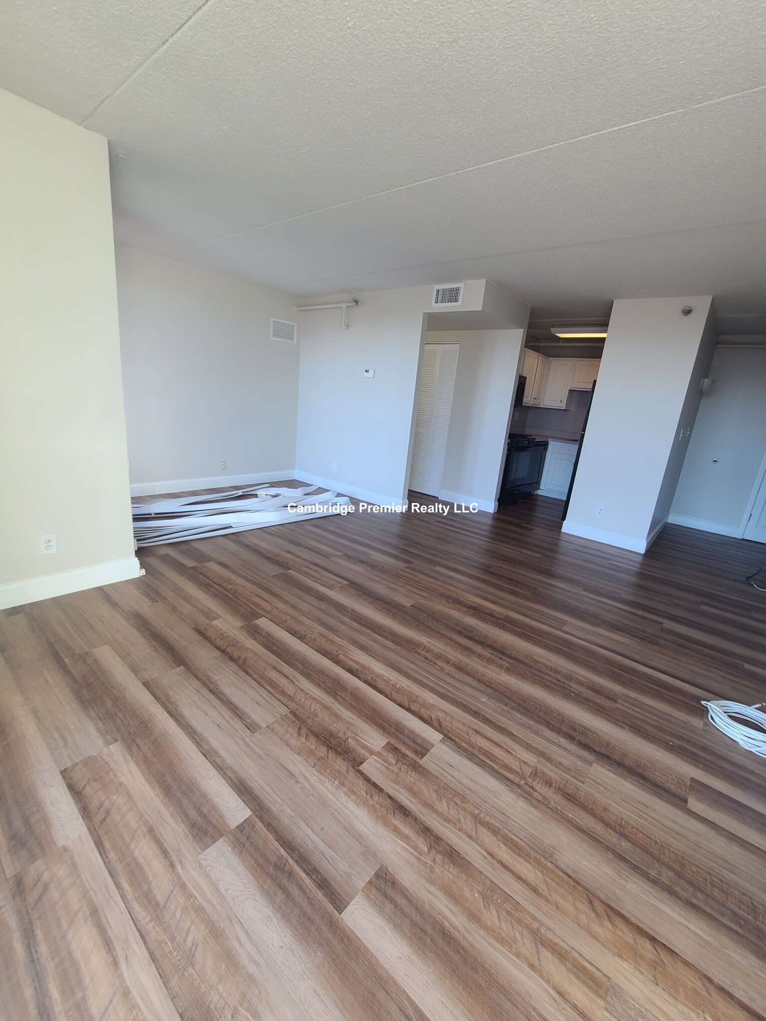 812 Memorial Dr, Central Square