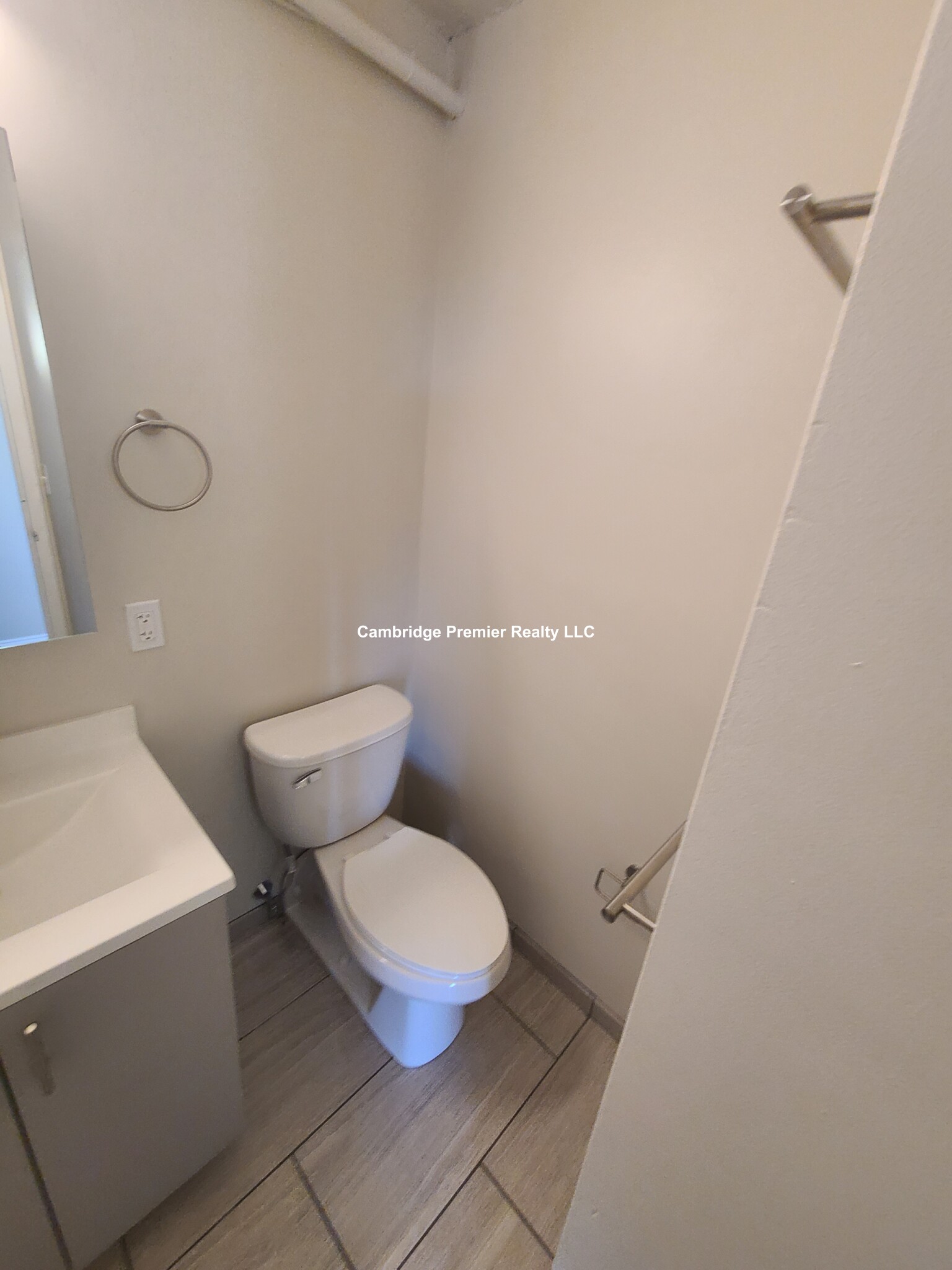 812 Memorial Dr, Central Square