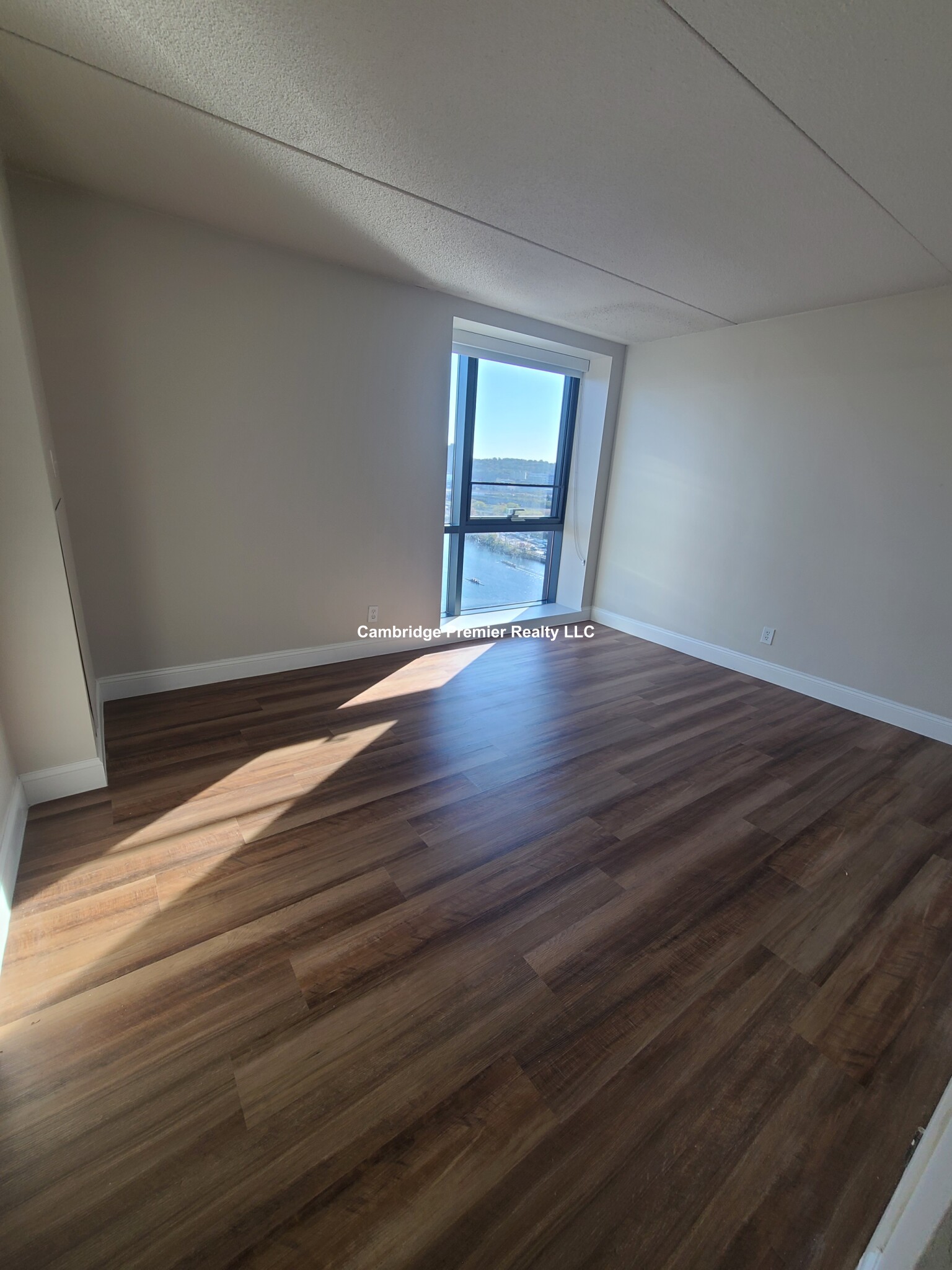 812 Memorial Dr, Central Square