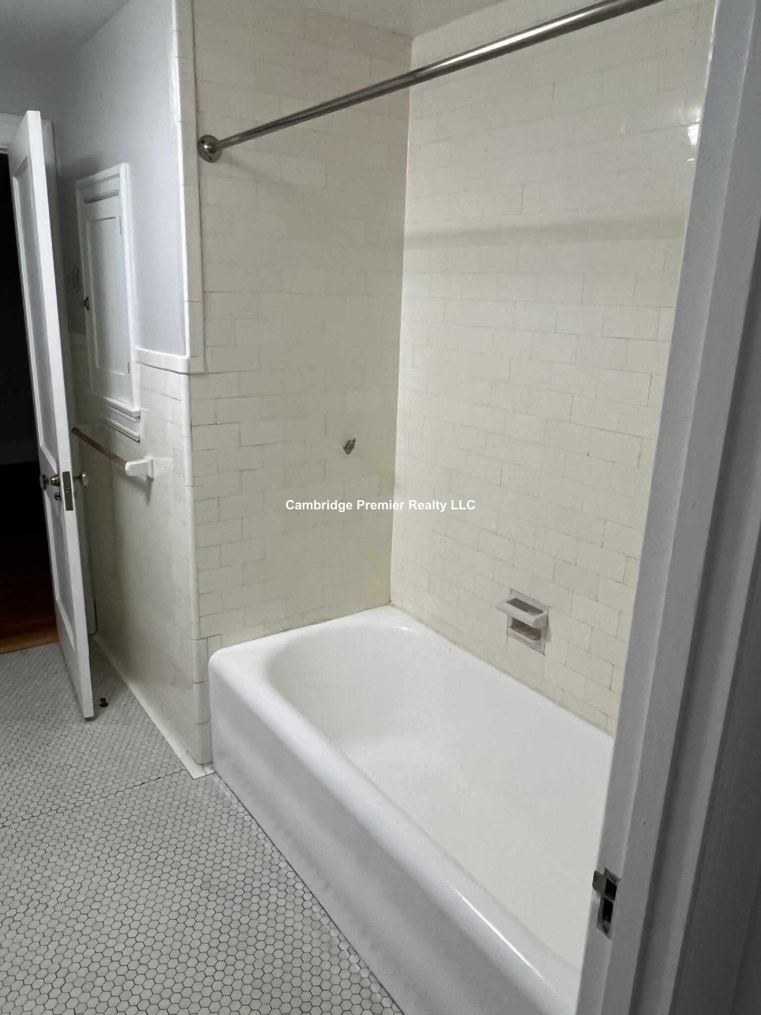 42 Old Mystic St, Arlington