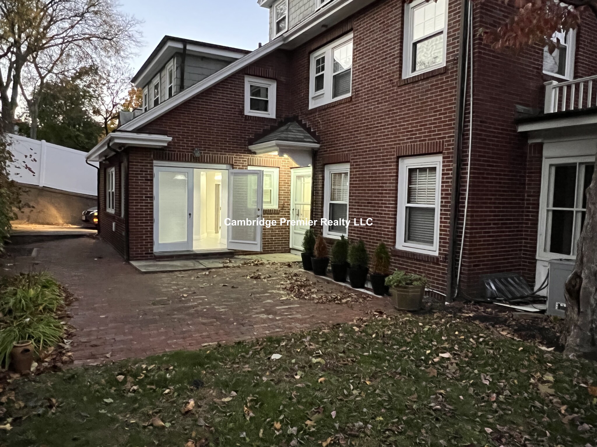 42 Old Mystic St, Arlington