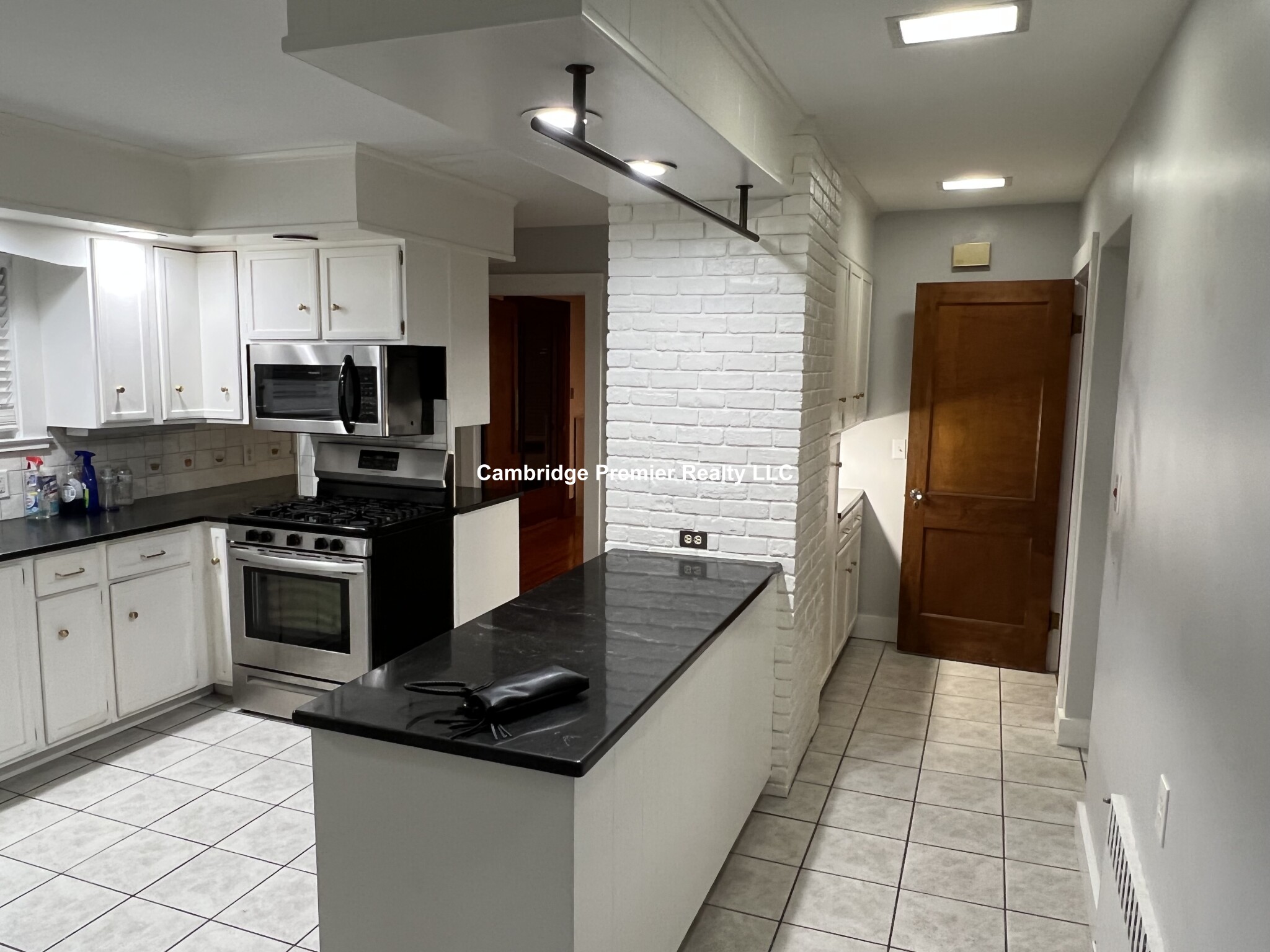 42 Old Mystic St, Arlington